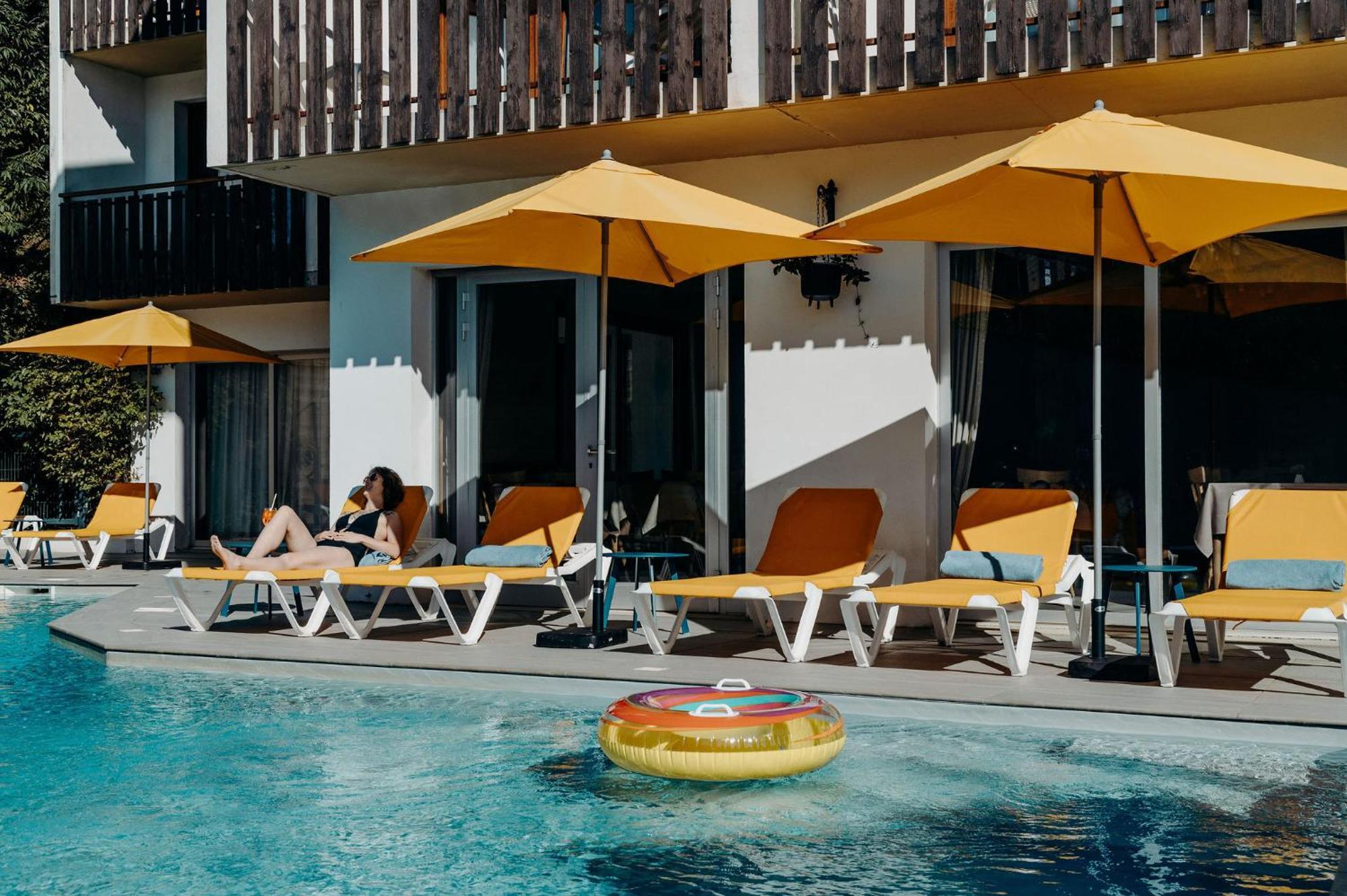 Hotel Le Christania Bellevaux Екстериор снимка