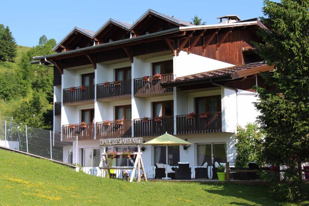Hotel Le Christania Bellevaux Екстериор снимка